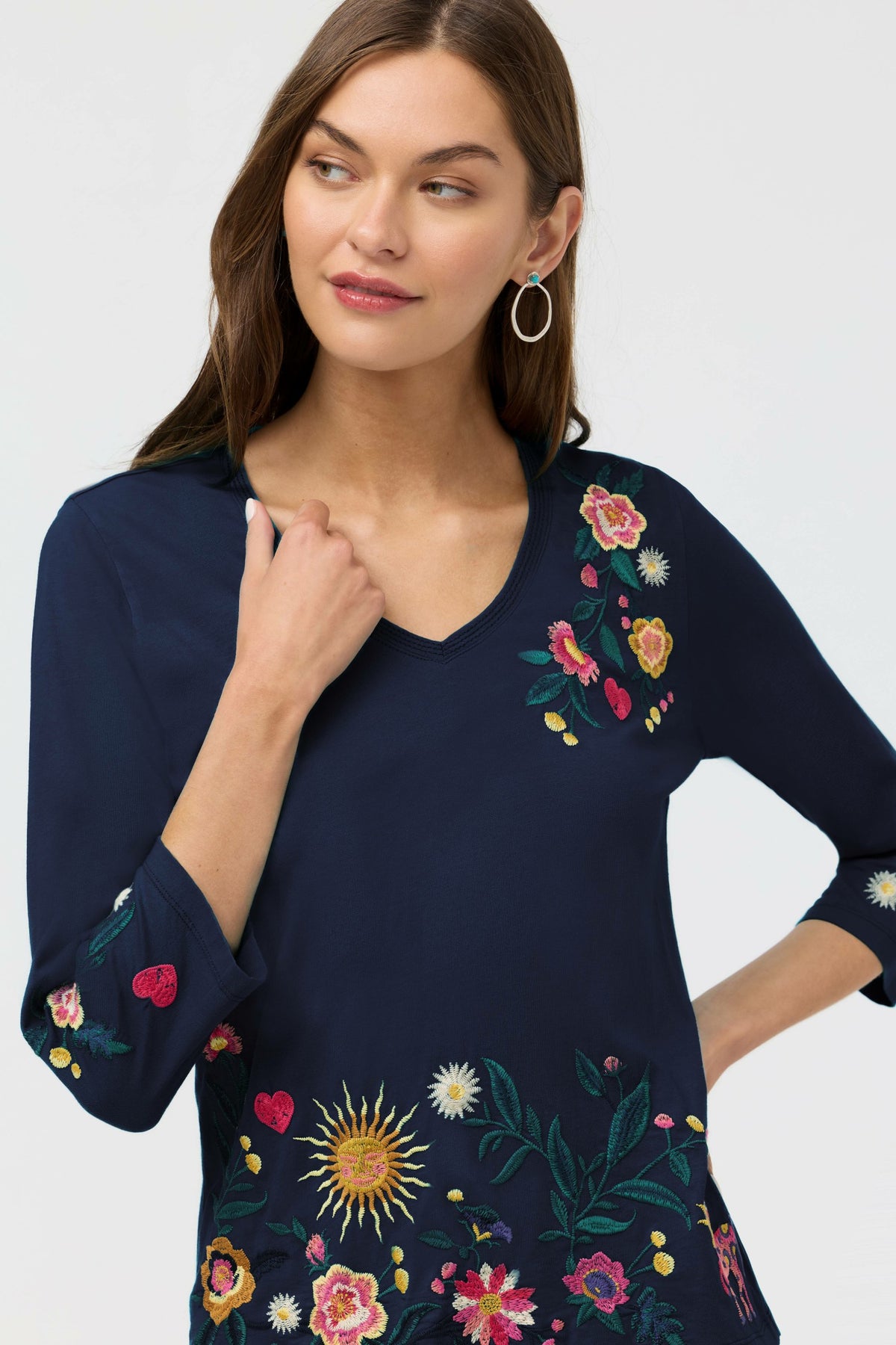 3/4 SLEEVE TRAPUNTO V-NECK TEE - Johnny Was Recommended