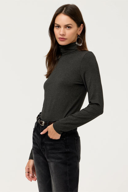ESSENTIALS SOFT TOUCH LONG SLEEVE TURTLENECK - Johnny Was Popular