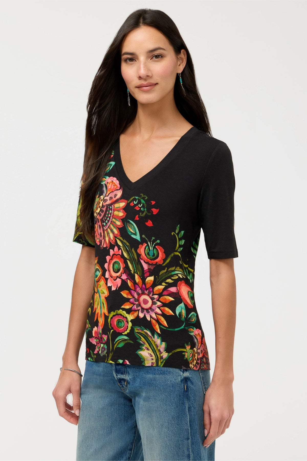 THE JANIE FAVORITE FITTED V-NECK ELBOW SLEEVE TEE - Johnny Was Exclusive