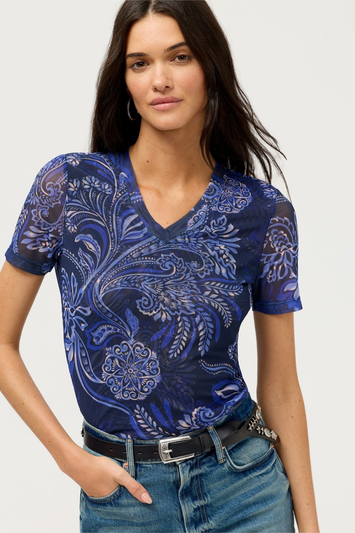 SHORT SLEEVE MESH V-NECK TEE - Johnny Was Signature