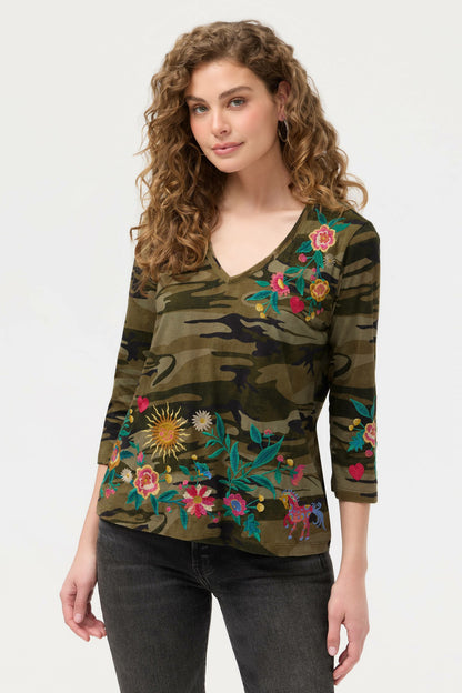 3/4 SLEEVE TRAPUNTO V-NECK TEE - Johnny Was Signature