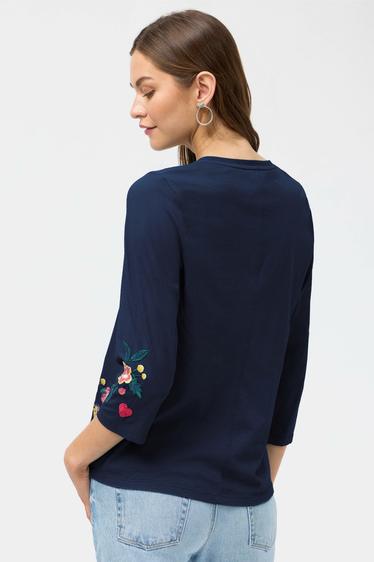 3/4 SLEEVE TRAPUNTO V-NECK TEE - Johnny Was Recommended